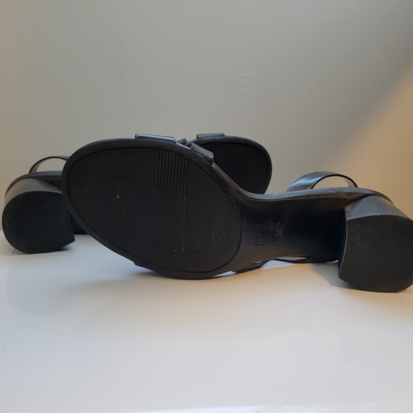 Naturalizer Block Heel Sandal - Picture 7 of 9